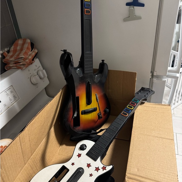 WII GUITAR HERO GAMES + 2 WII GUITARS - Picture 3 of 5